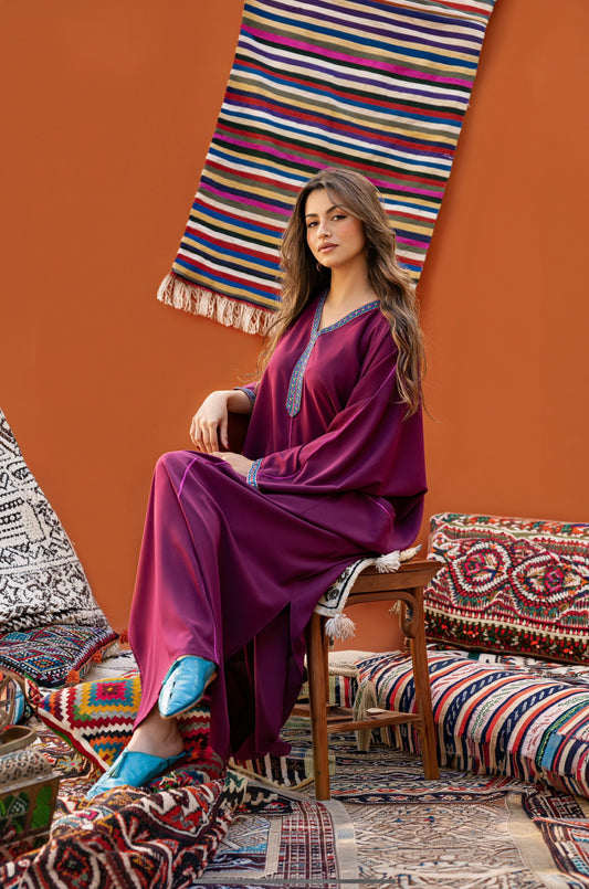 DJELLABA À POCHE PRUNE GALON BLEU