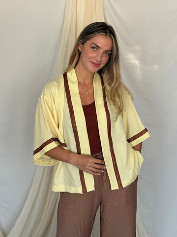 KIMONO EN LIN JAUNE GALON MARRON