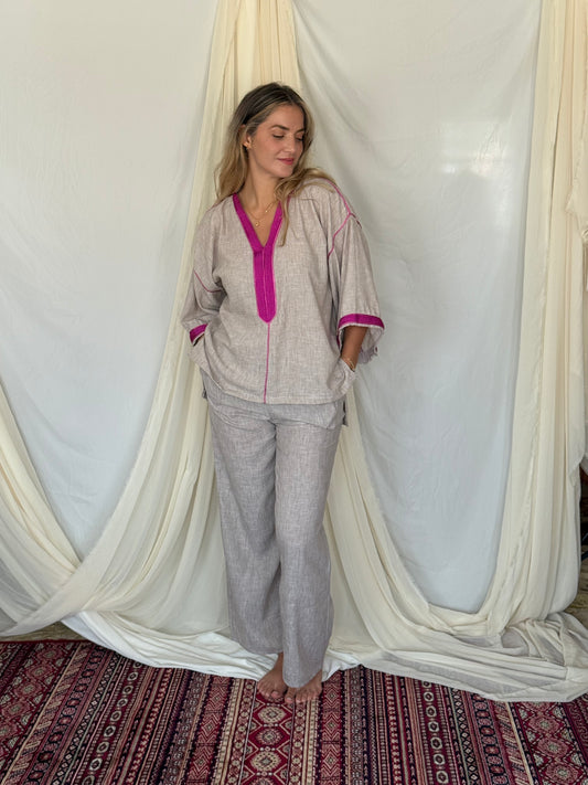 ENSEMBLE EN LIN BEIGE GALON ROSE