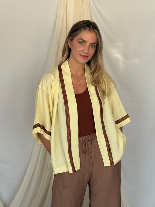 KIMONO EN LIN JAUNE GALON MARRON