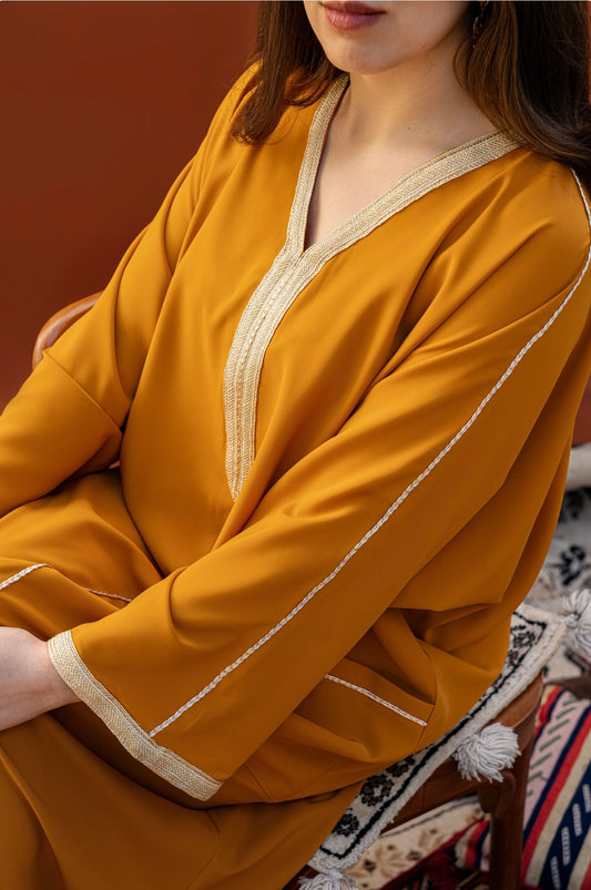 DJELLABA A POCHE MOUTARDE GALON DORE