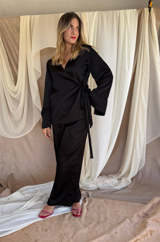 ENSEMBLE EN SATIN NOIR